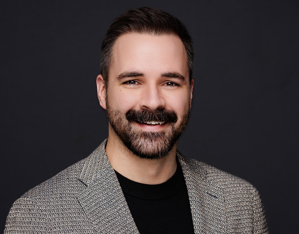 Headshot of a man with a beard and gray blazer, Chicago corporate headshots by Tori Soper Photography.